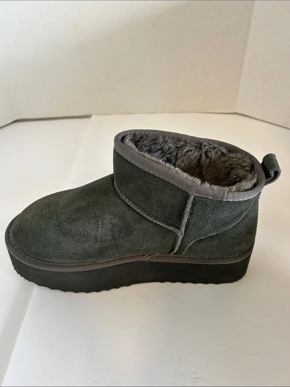 DREAM PAIRS Women's FuzzyClassic Platform  Boots